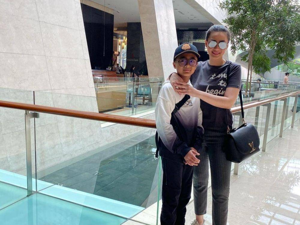 Lama Vakum, 10 Potret Christy Jusung yang Kini Fokus Merawat Putranya