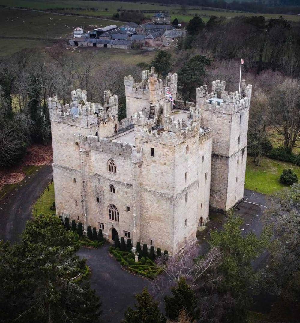 potret Langley Castle Hotel (instagram.com/north.explore)