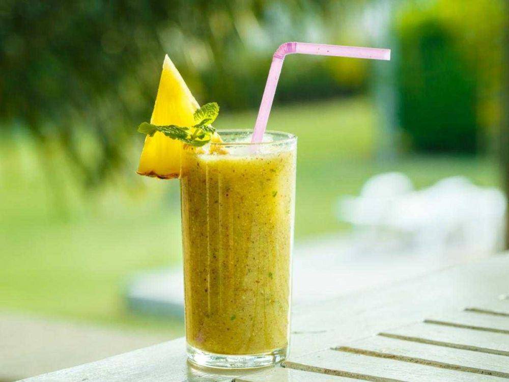 Pineapple ginger smoothie (eatthismuch.com)