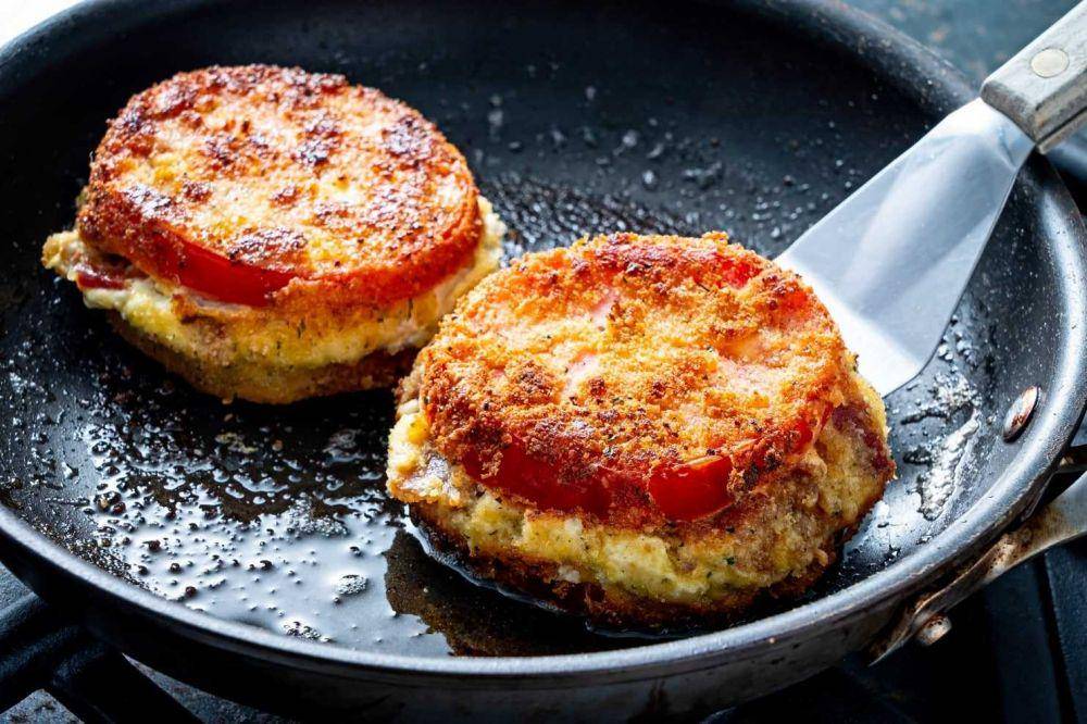 Cheesy pan-fried tomato stacks (washingtonpost.com)