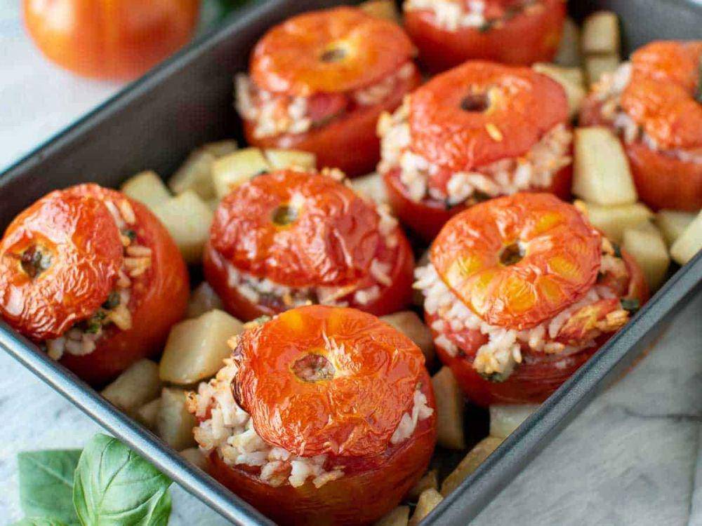 Rice stuffed tomatoes (marcellinaincucina.com)
