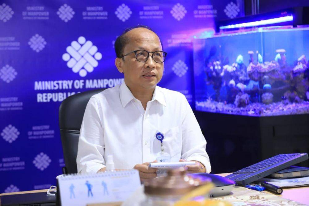 Sekjen Kemnaker, Anwar Sanusi, saat membuka Forum Komunikasi Pimpinan LPTKS dan LPPRT secara virtual, Kamis (19/8/2021). (Dok. Kemnaker)