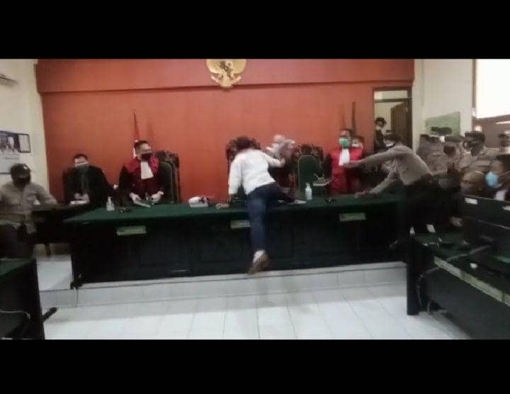 Yunus Wahyudi saat jalani sidang vonis. IDN Times/Istimewa