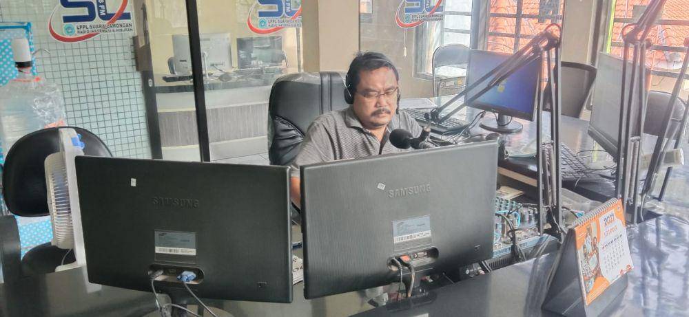 Ruang penyiaran Radio Suara Lamogan. IDN Times/Imron