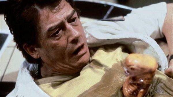 John Hurt di Alien (1979). Dok. 20th Century Fox