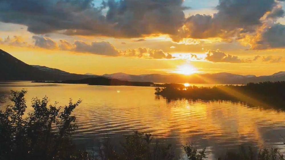 ilustrasi midnight sun di Abisko (youtube.com/Sebastian Brännvall)