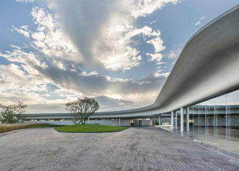 Southcape Golf Clubhouse by Mass Studies (dezeen.com)
