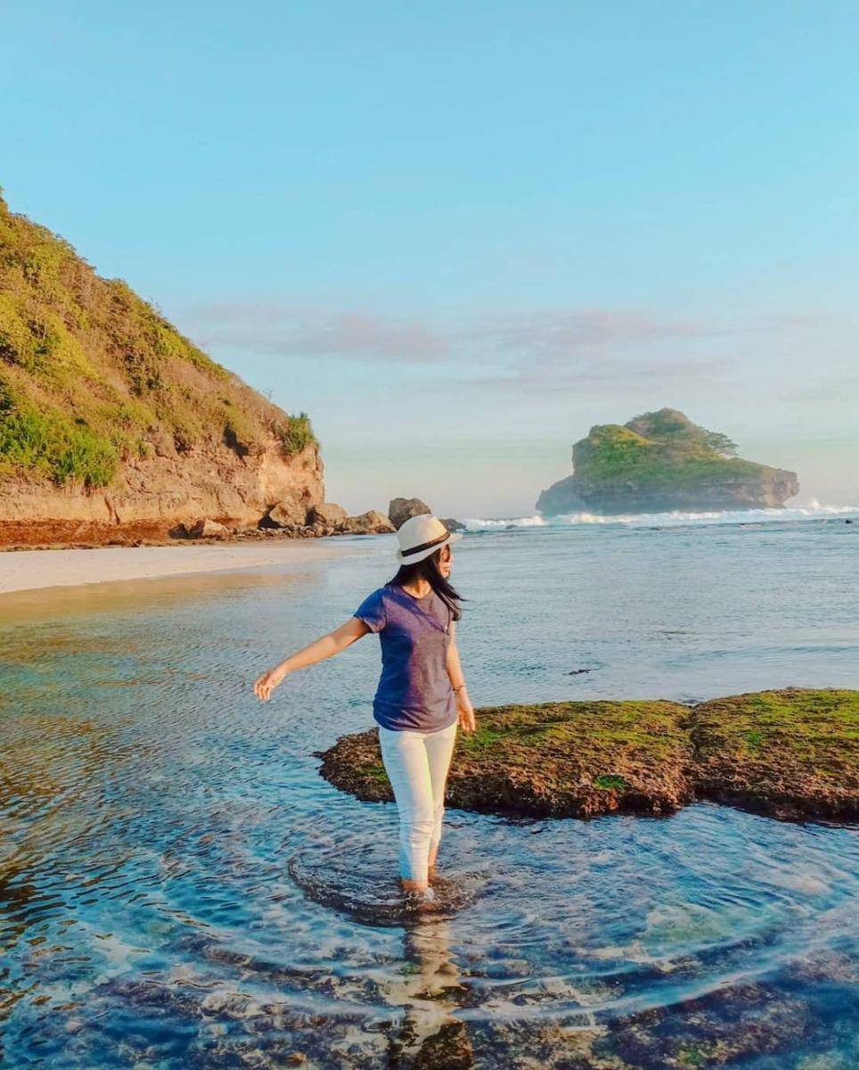 Pantai Gua Cina (instagram.com/titimijasikap)