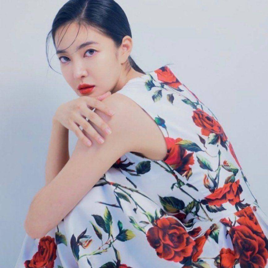 Kim Yoon Ji (instagram.com/_yunjeekim_)