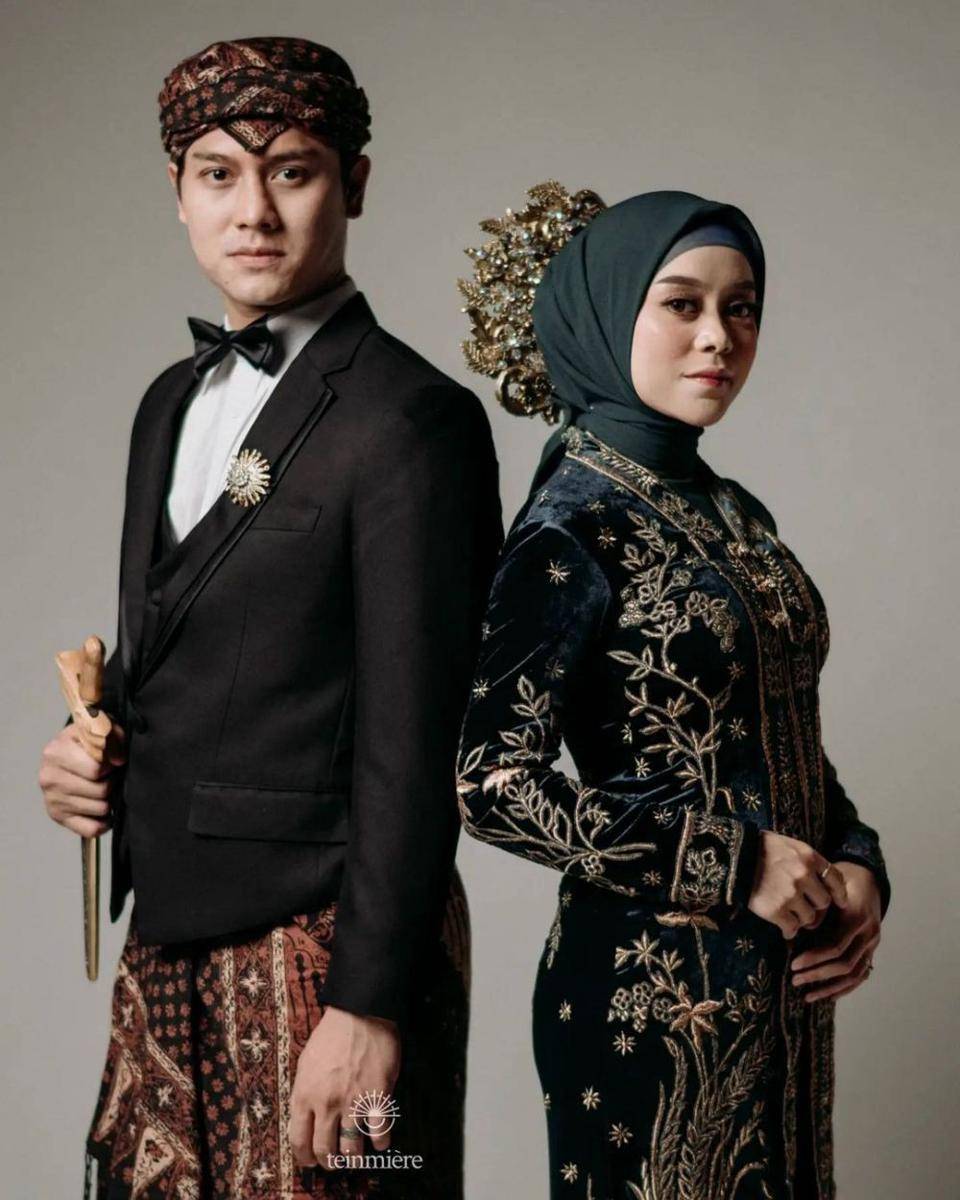 Foto prewedding tema adat Lesti Kejora dan Rizky Billar. (teinmiere via Instagram.com/ayungberinda)