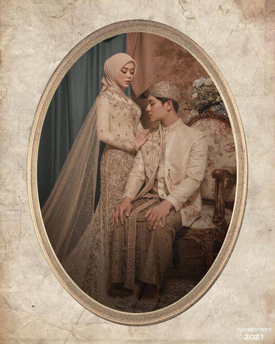 Foto prewedding tema adat Lesti Kejora dan Rizky Billar. (Instagram.com/riomotret)