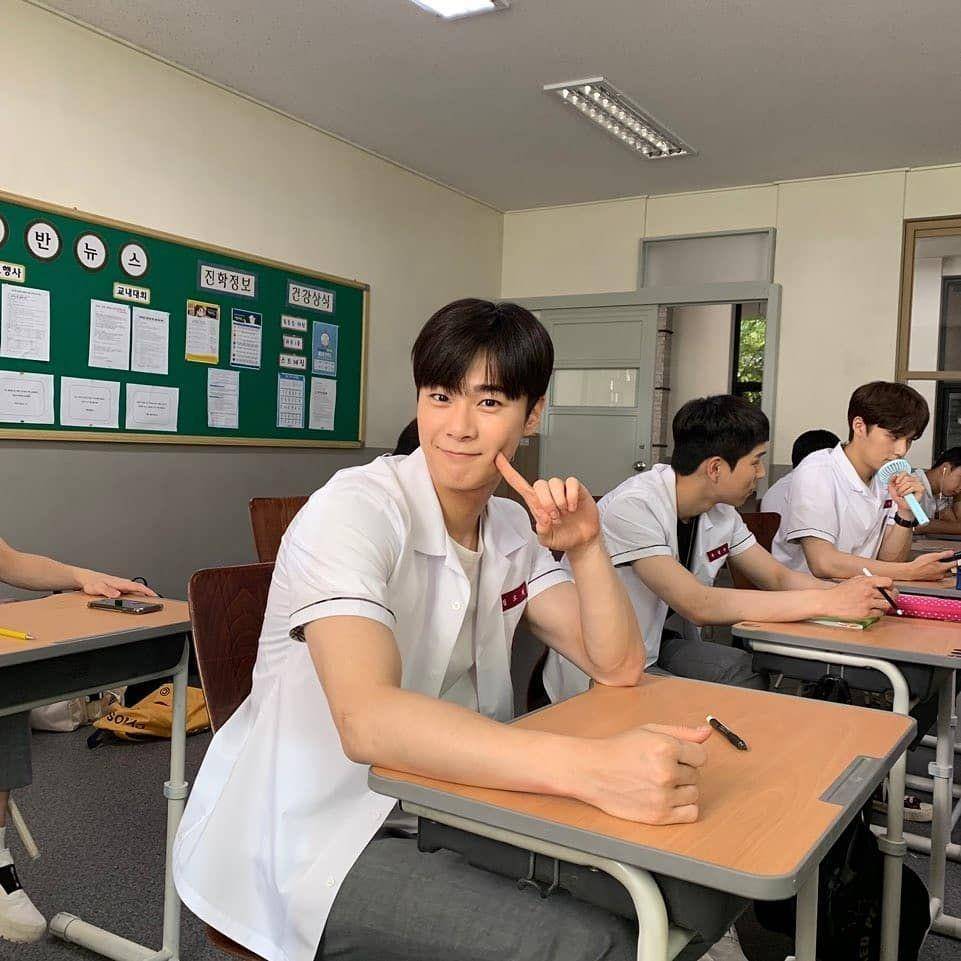 Moon Bin ASTRO di At Eighteen (Instagram.com/moon_ko_ng)