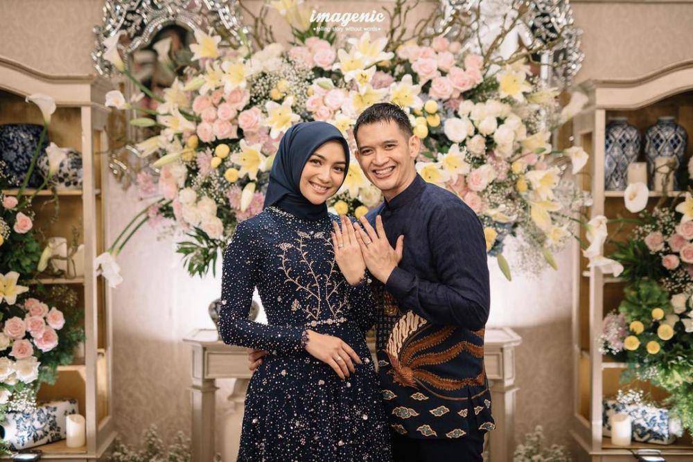 Ilustrasi kemeja batik acara lamaran (instagram.com/imagenic)