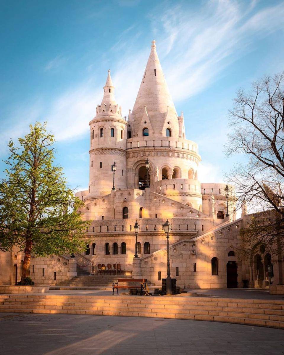 Fisherman's Bastion (instagram.com/edemirons)