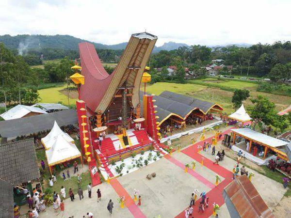 potret acara pernikahan di Sangalla Kabupaten Toraja Barat (twitter.com/AprianusPonsule)