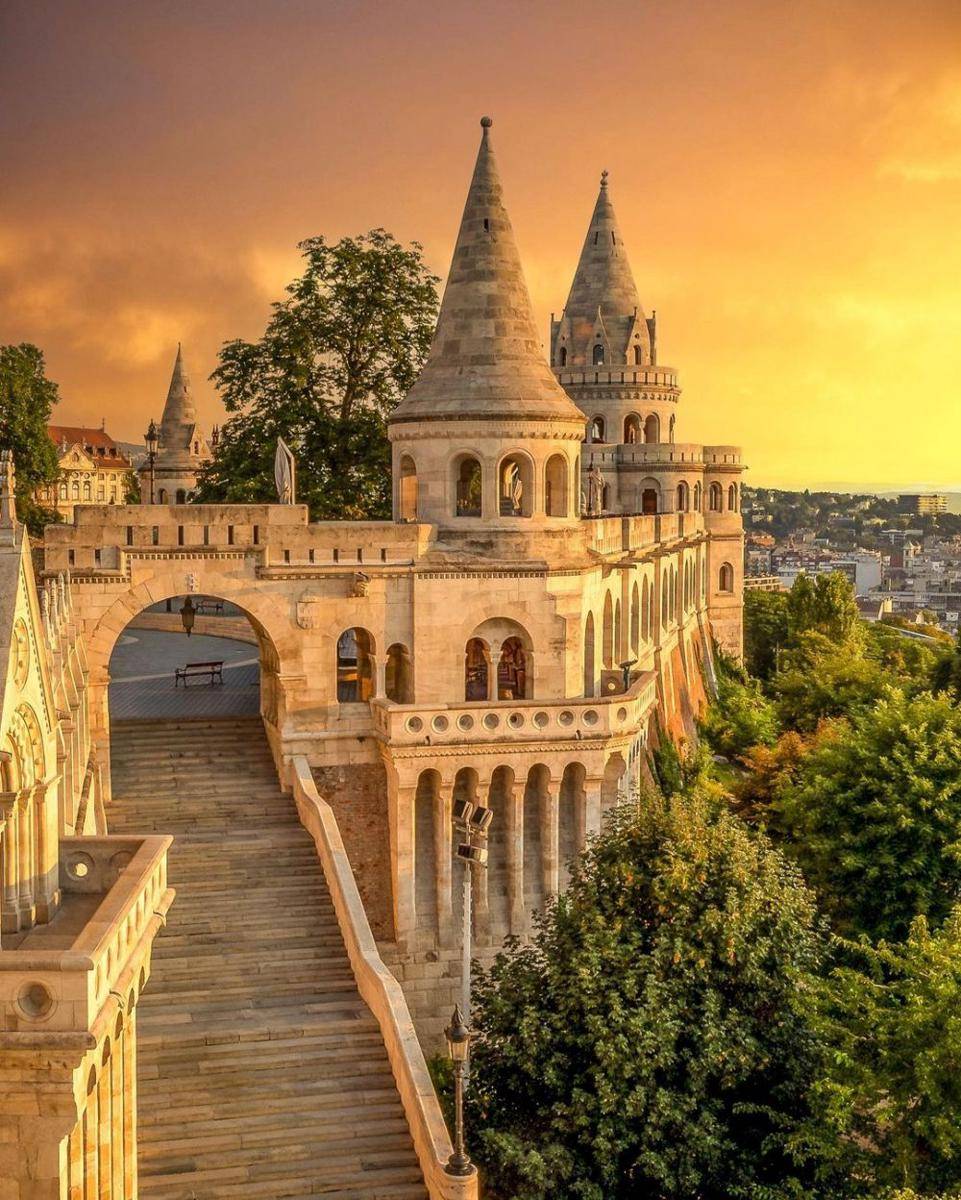 Fisherman's Bastion (instagram.com/adamhliva)
