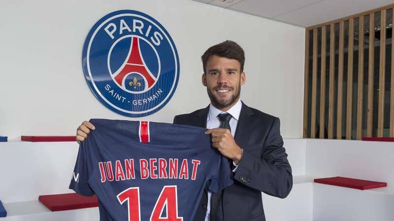 potret Juan Bernat saat diperkenalkan Paris Saint-Germain (en.psg.fr)