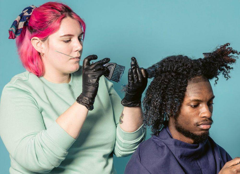 Ilustrasi mewarnai rambut (unsplash.com/John Diez)