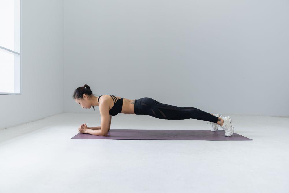 7 Variasi Plank beserta Manfaatnya bagi Tubuh, yuk Praktikkan!