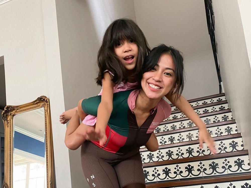10 Foto Aluna, Bungsu Tyna Kanna Mirdad yang Jarang Tersorot