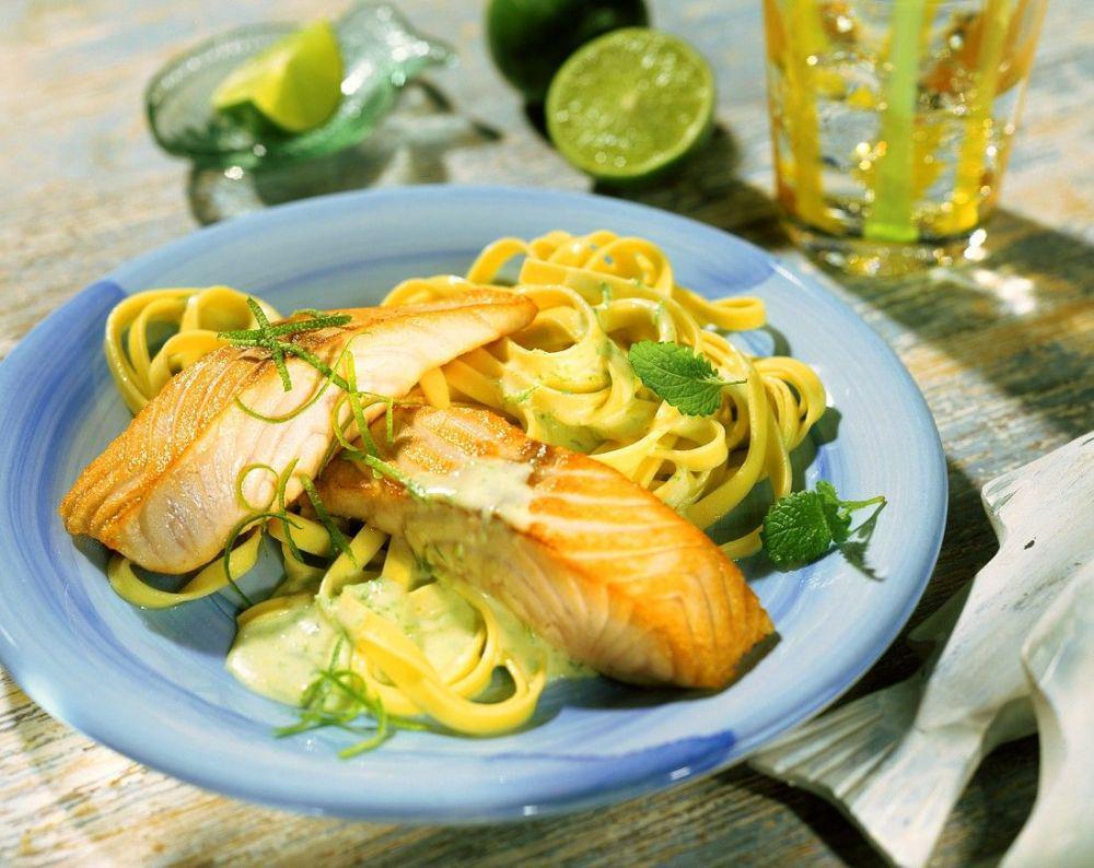 salmon with pasta and lime sauce (eatsmarter.com)