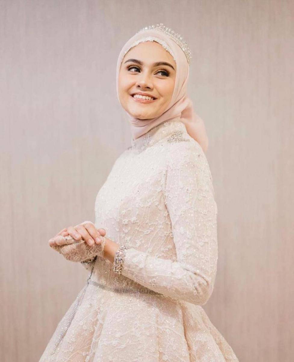 potret Zee Zee Shahab (instagram.com/zeezeeshahab)