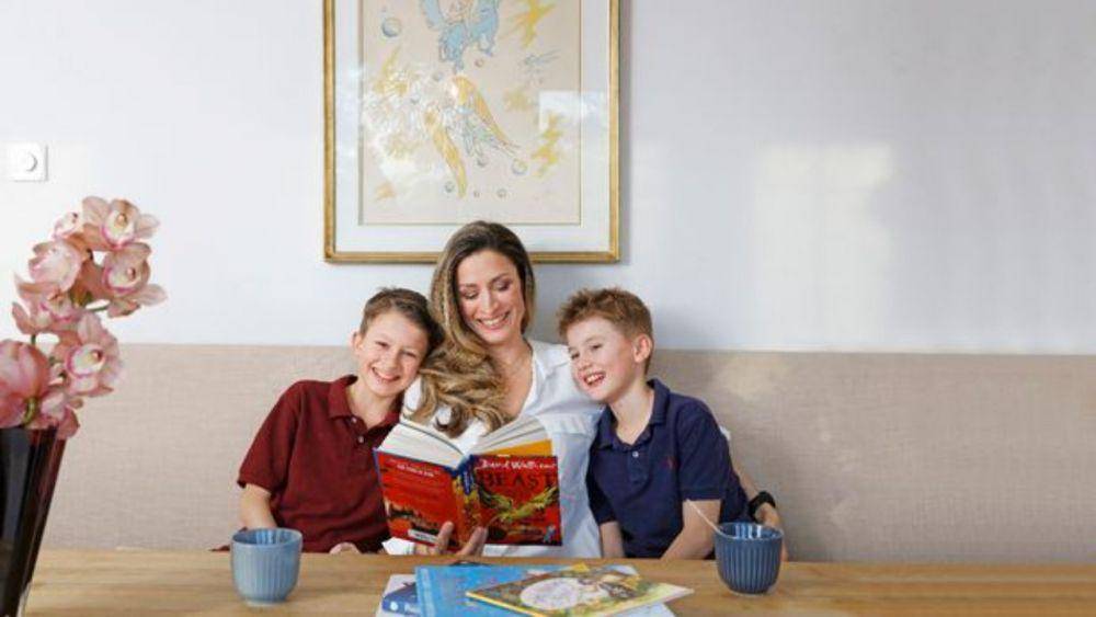 potret Magnus Leon Loos Skaiaa, Rebecca Loos, Leo Loos Skaiaa (OK! Magazine/Yina Chan)