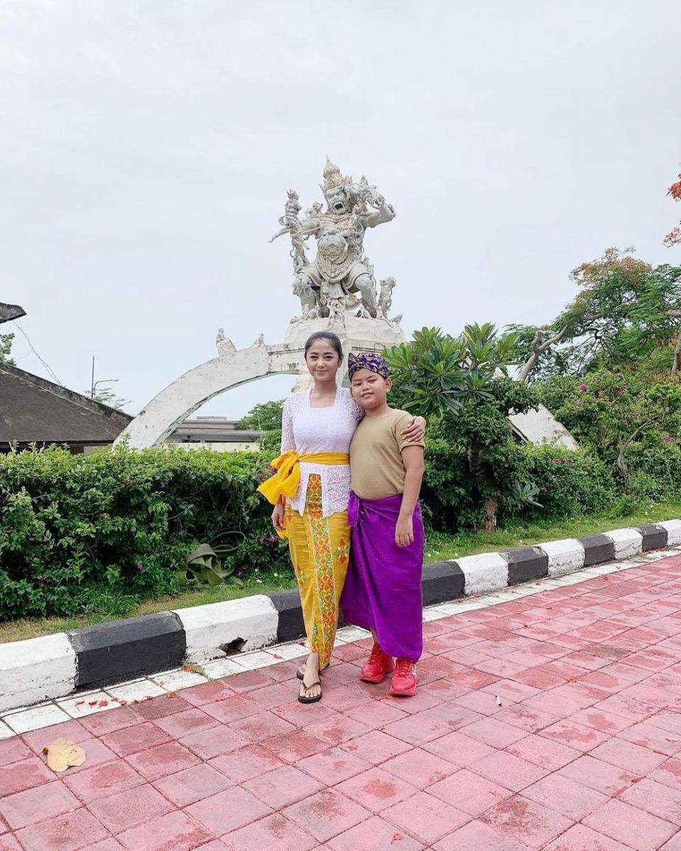 Dewi Perssik. (instagram.com/anggawijaya88)