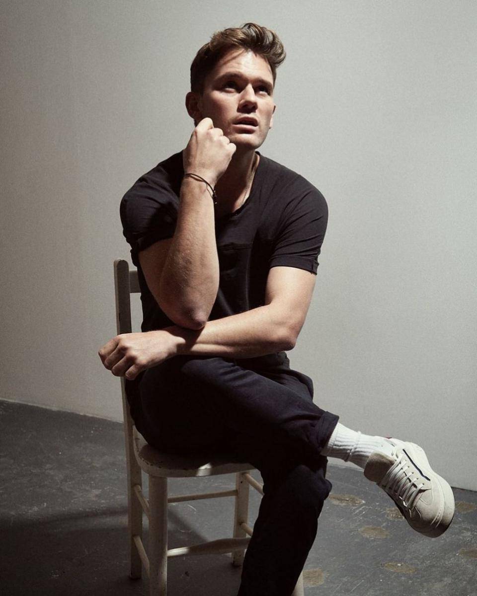 Jeremy Irvine (instagram,com/jeremy.irvine)