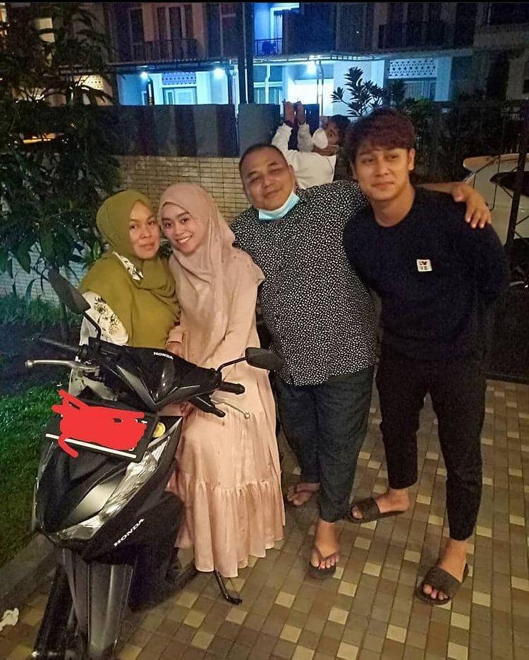 Rizky Bilar dan ayah angkat (instagram.com/izharwilendra)