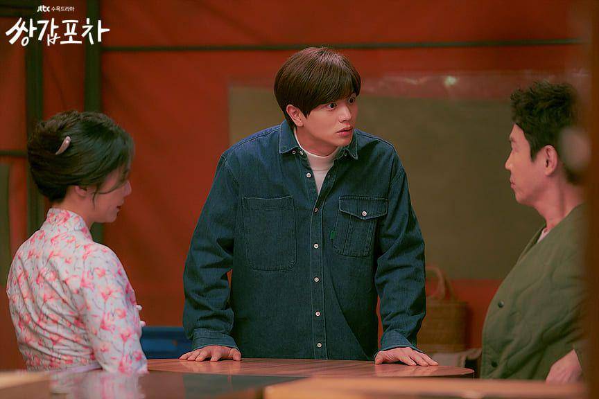 Hwang Jung Eum, Yook Sung Jae, dan Choi Won Young di Mystic Pop Up Bar (dok. JTBC/Mystic Pop Up Bar)