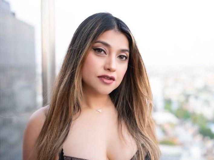 10 Potret Terkini Sarah Azhari Semakin Bugar Tinggal di Los Angeles