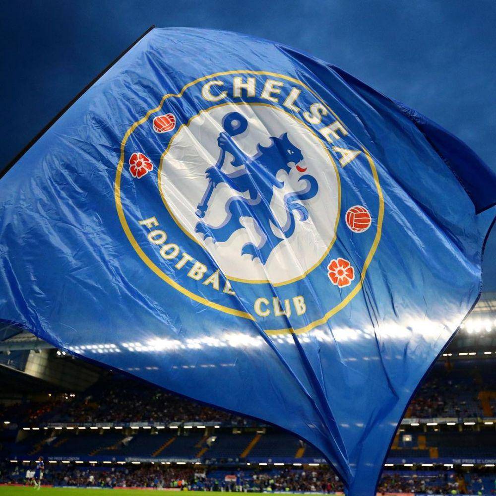 Logo Chelsea dikibarkan di stadion Stamford Bridge saat pertandingan Chelsea (instagram.com/chelseafc)
