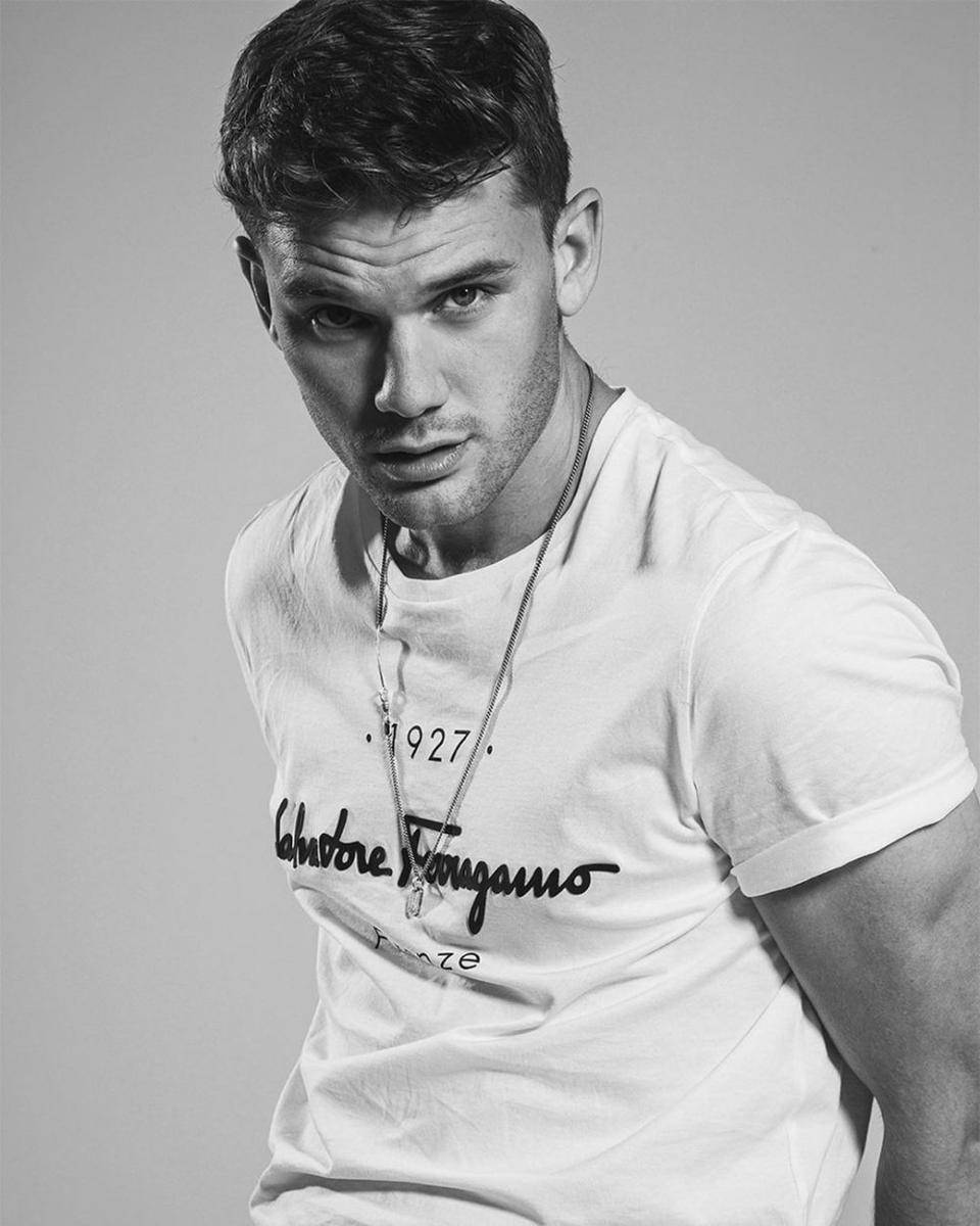 Jeremy Irvine (instagram,com/jeremy.irvine)