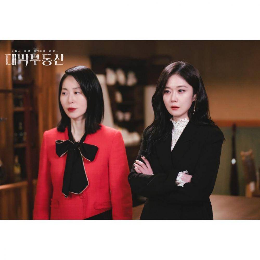 Jang Na Ra dan Kang Mal Geum di Sell Your Haunted House (instagram.com/kbsdrama)
