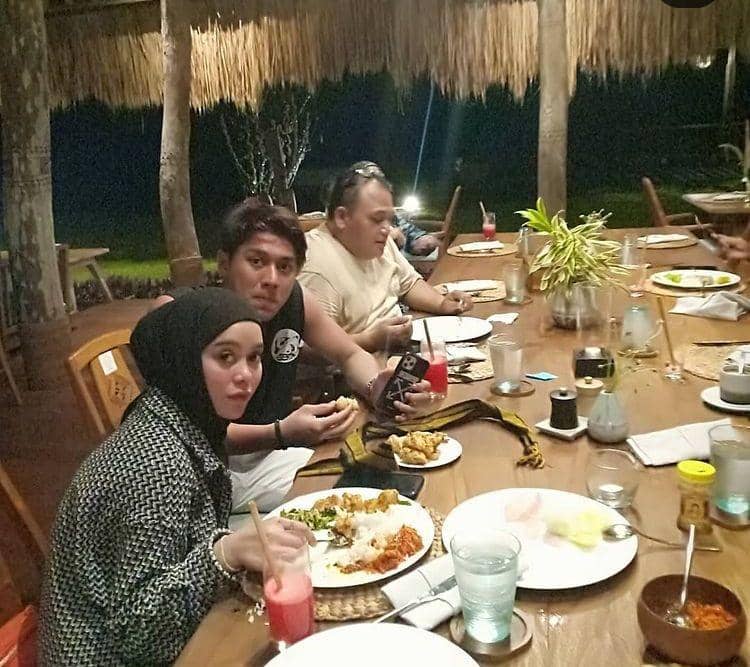 Rizky Bilar dan ayah angkat (instagram.com/izharwilendra)