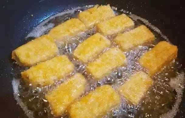 Menggoreng nugget jamur (caramembuat.id)