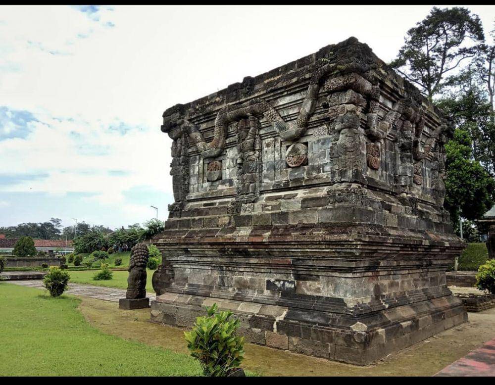 potret Candi Naga di dalam kawasan Candi Penataran (instagram.com/malamuseum)