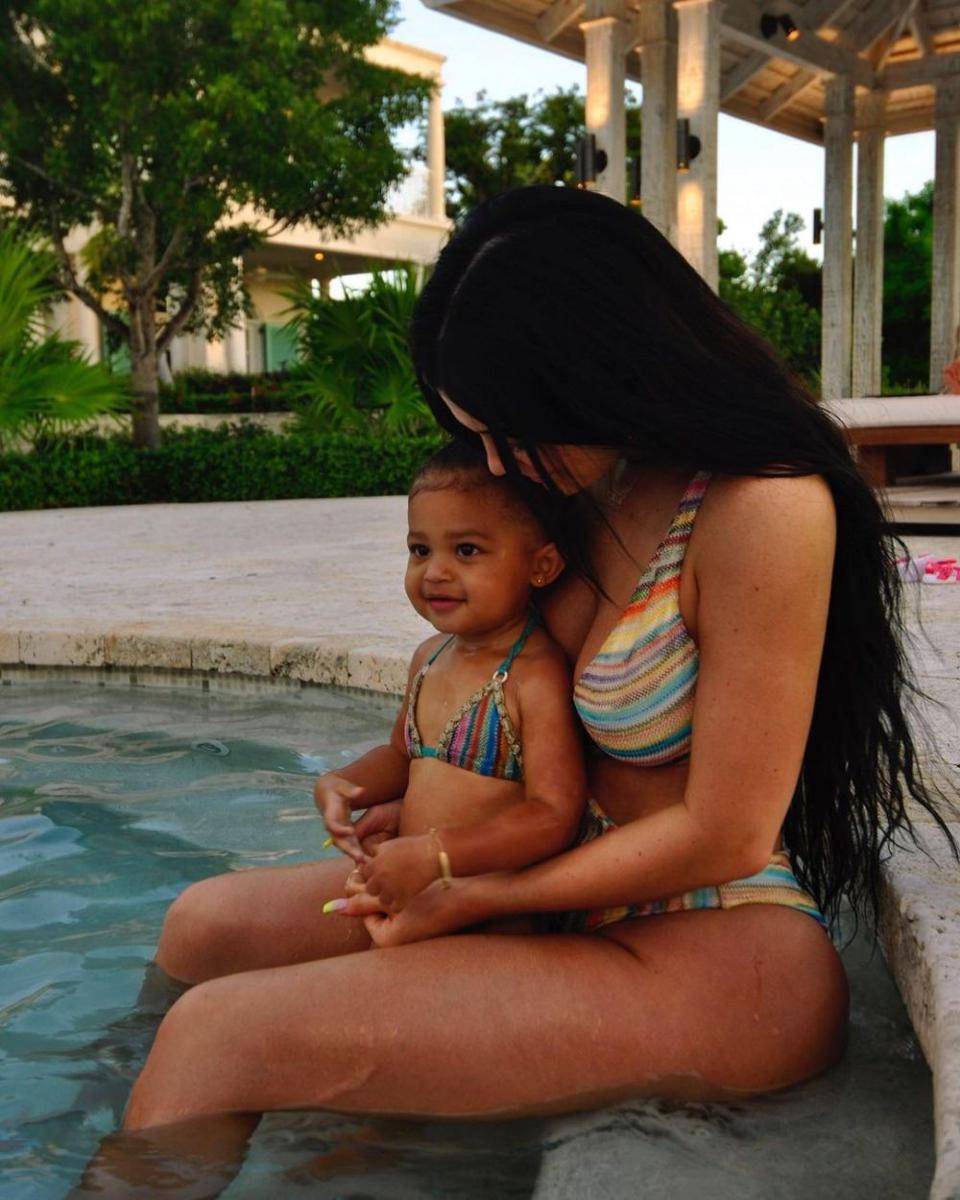 Kylie Jenner dan Stormi (Instagram.com/kyliejenner)