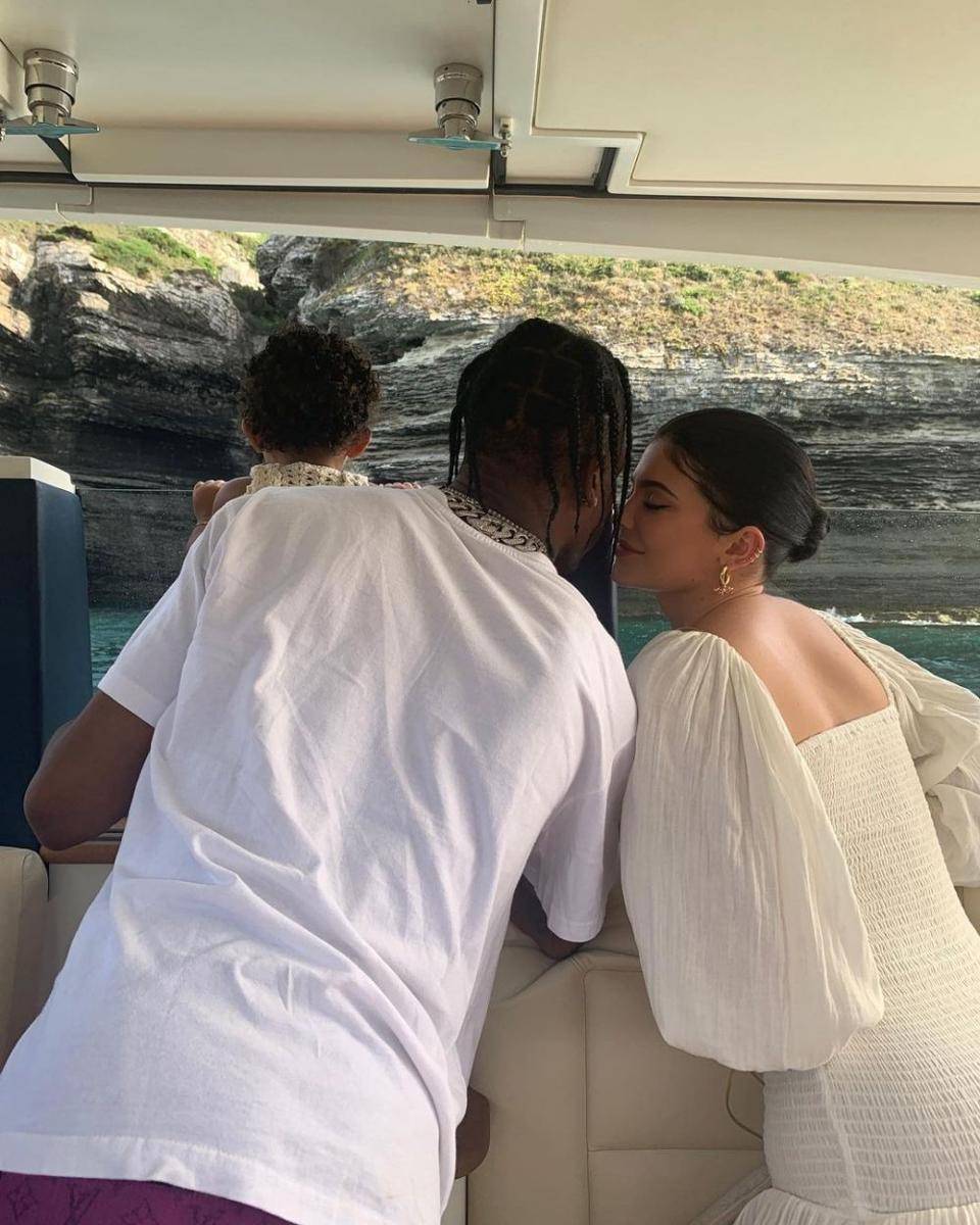 Kylie Jenner dan Stormi (Instagram.com/kyliejenner)