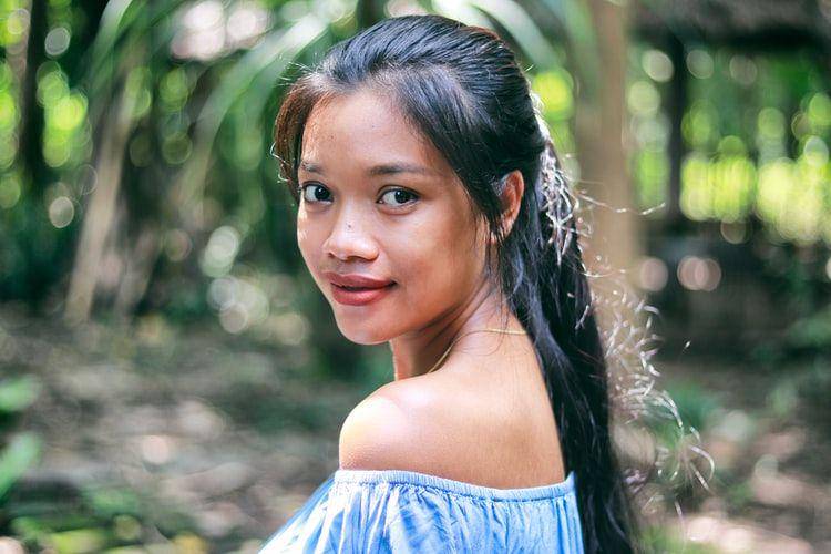 ilustrasi perempuan tersenyum (unsplash.com/Jernej Graj)