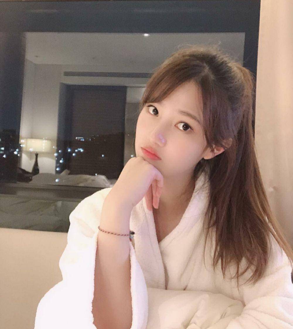 Yang Hye Ji (instagram.com/hazzisss)