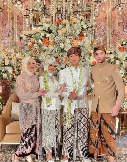 Persahabatan Dinda Hauw dan Leslar (instagram.com/dindahw)