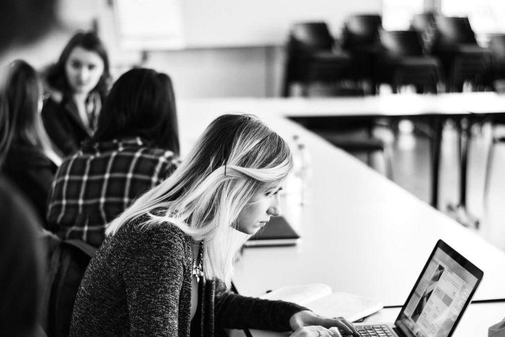 ilustrasi suasana kerja (unsplash.com/Anthony Da Cruz)