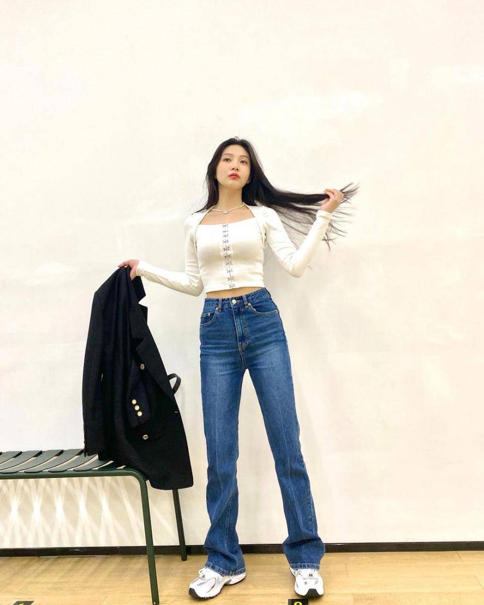 Outfit warna putih Joy (instagram.com/_imyour_joy)
