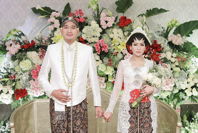 Kini Sudah Bahagia, 9 Selebriti Ini Menikah Sebanyak 3 Kali