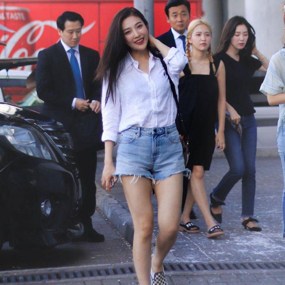 Outfit warna putih Joy (instagram.com/joyredvelvet.parksooyoung)