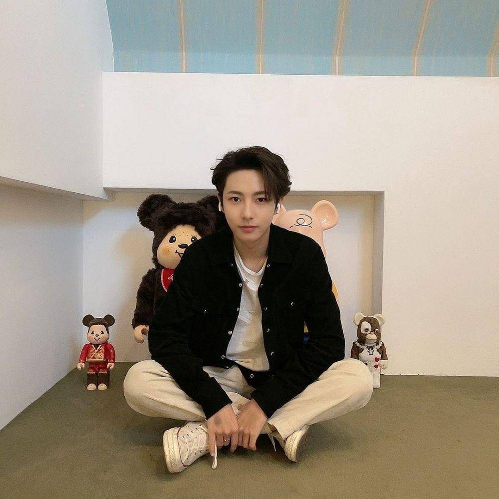 Outer ala Renjun NCT Dream (instagram.com/nctrenjunn)