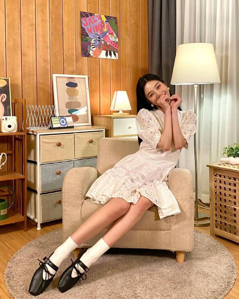Outfit warna putih Joy (instagram.com/_imyour_joy)