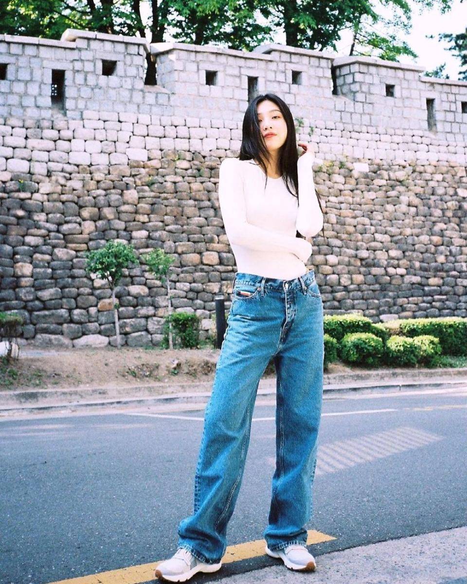 Outfit warna putih Joy (instagram.com/_imyour_joy)